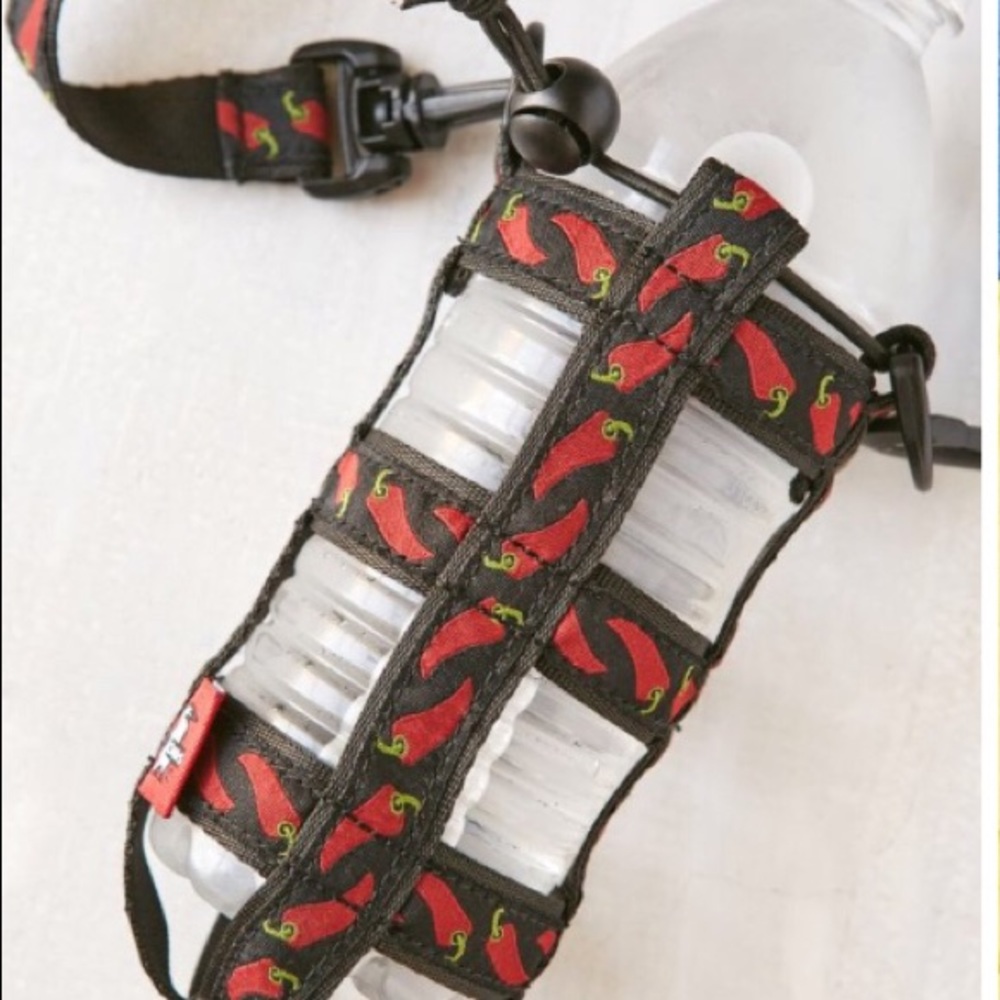 Sold- 7-9-19- Chums Woven Water Bottle Water